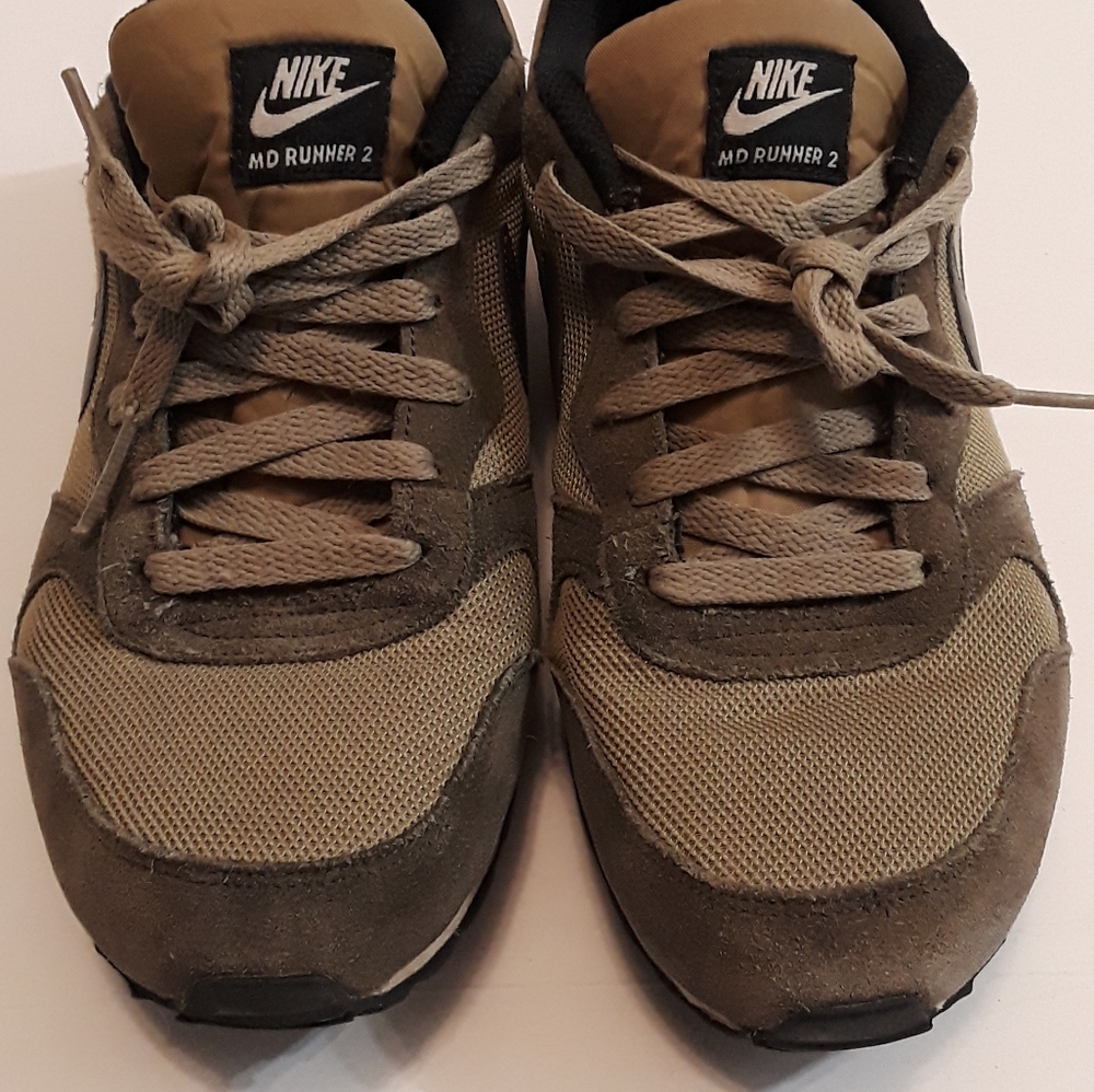 Green Nike runners MENS SIZE 9